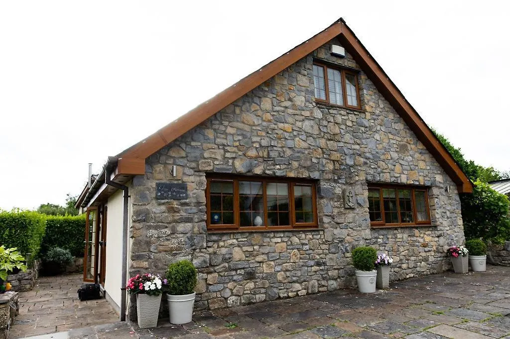 The Anchorage & The Tackleshed Hotel Llancarfan Guest house